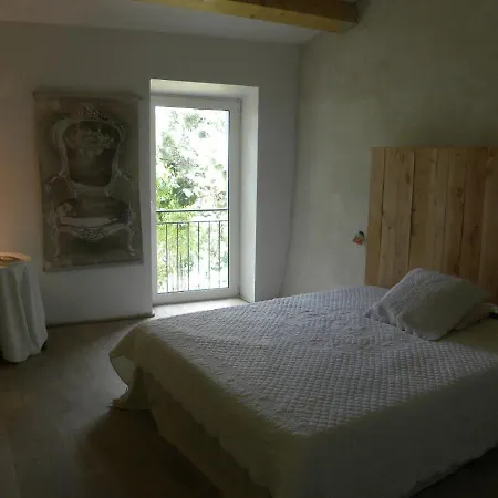 De Mon Pere Semesterbostad Rogues